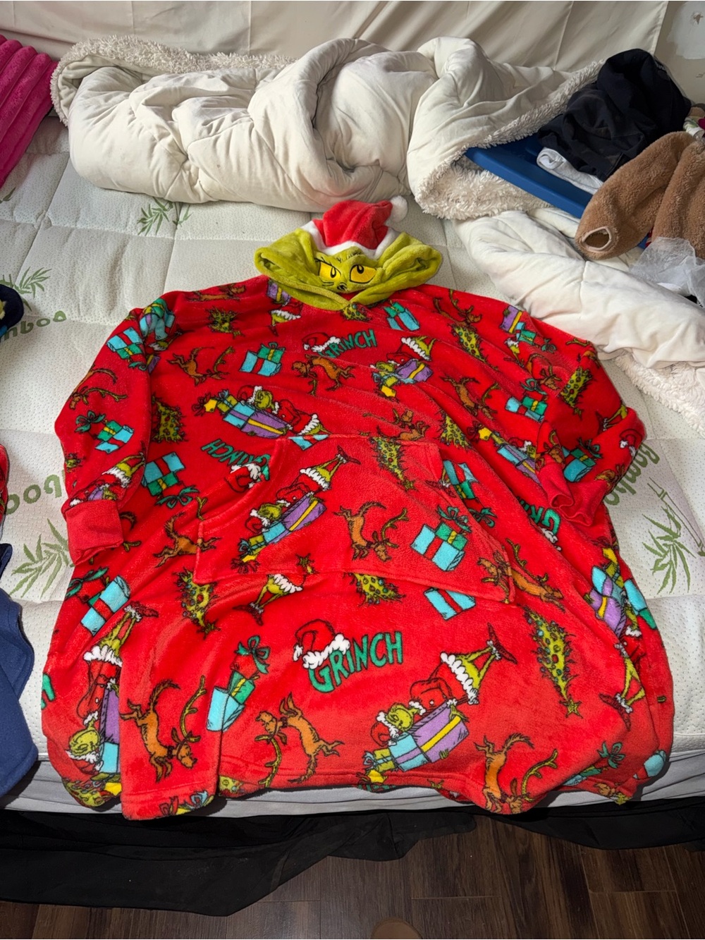 Mama and mini matching grinch lounge sweater *scroll to see other photos*